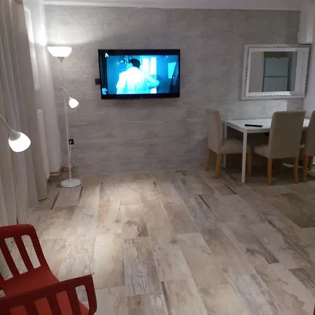 아파트 Downtown With Private Yard Yr1 테살로니키