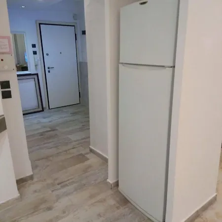 Downtown Apartment With Private Yard Yr1 Selanik