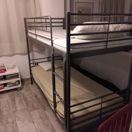 Downtown Apartment With Private Yard Yr1 * Selanik