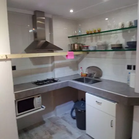 Daire Downtown Apartment With Private Yard Yr1 *