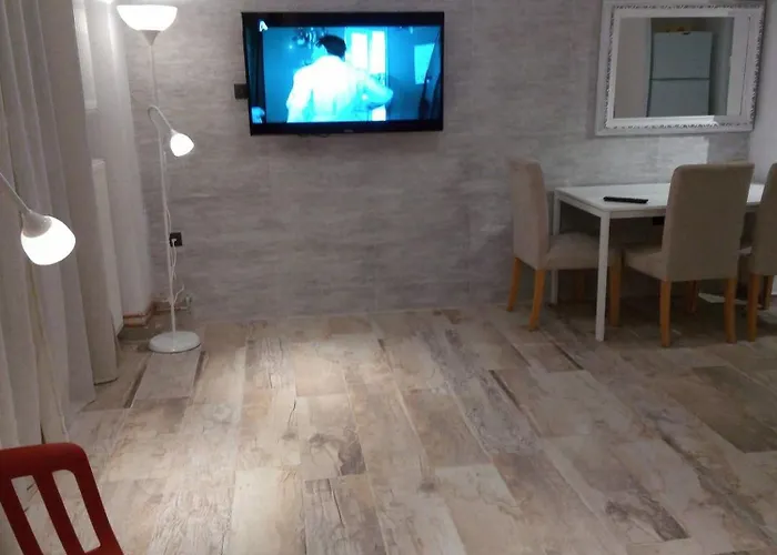 Apartment Downtown With Private Yard Yr1 Thessaloniki